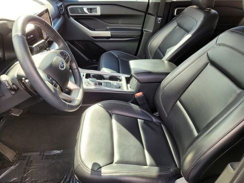 Used 2021 Ford Explorer XLT w/ Equipment Group 202A image 18