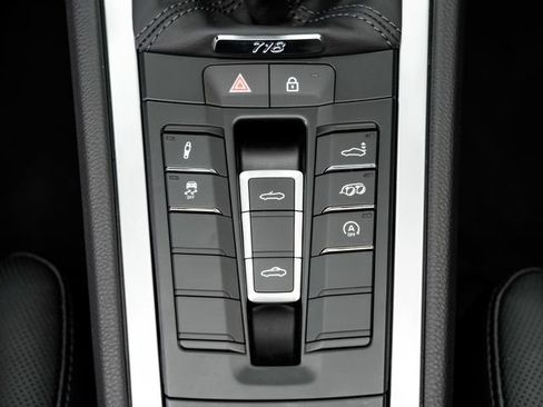 Certified 2024 Porsche 718 Boxster RWD image 22