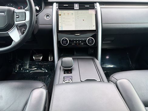 Used 2023 Land Rover Discovery Metropolitan Edition image 19