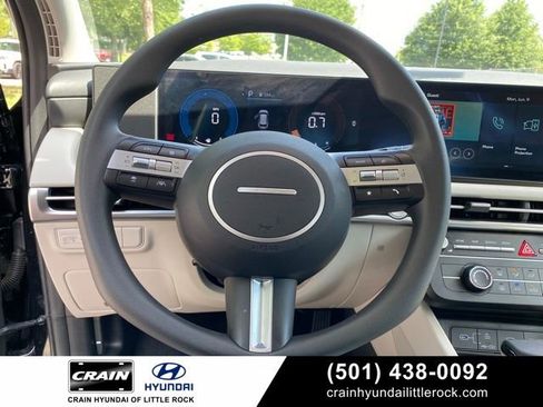 Used 2025 Hyundai Tucson SE image 15