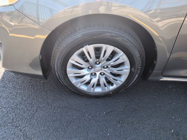 Used 2014 Toyota Camry LE FWD image 8