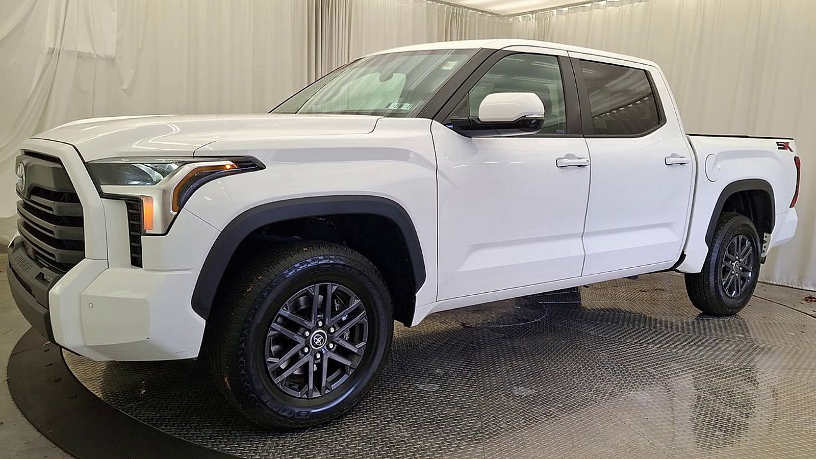 Used 2024 Toyota Tundra SR5 w/ SR5 Convenience Package AWD/4WD image 10