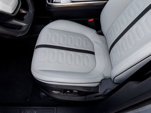 Used 2025 Rivian R1S Adventure image 22