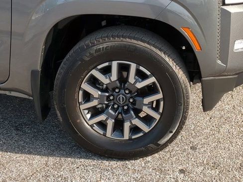 Used 2024 Nissan Frontier SL w/ Technology Package RWD image 10