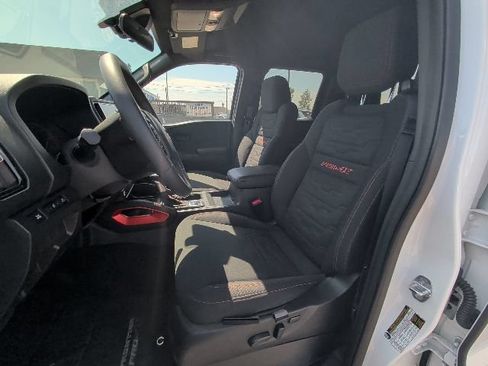 Used 2026 Nissan Frontier PRO-4X AWD/4WD image 6
