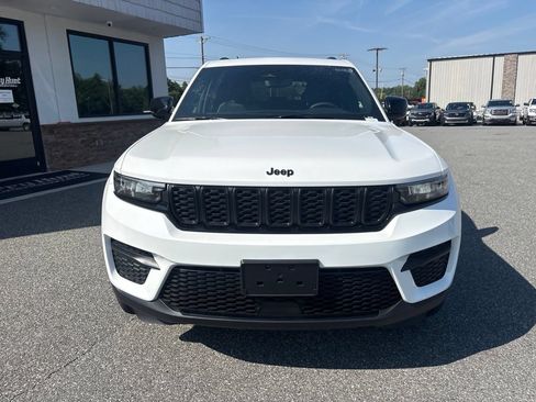 Used 2023 Jeep Grand Cherokee Altitude AWD/4WD image 11