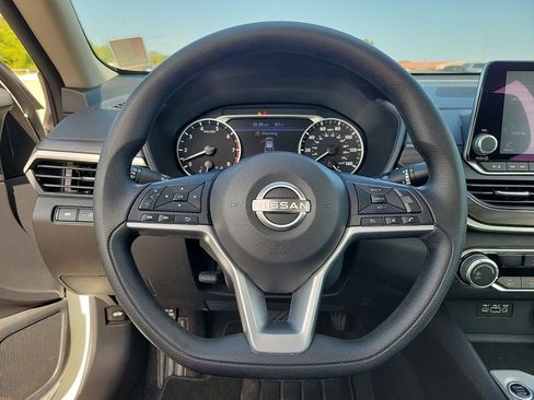 Used 2025 Nissan Altima 2.5 SV FWD image 20