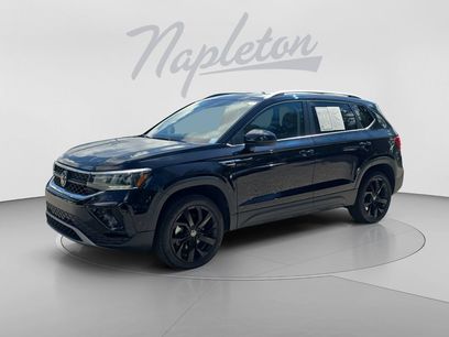 Used 2023 Volkswagen Taos SE w/ Black Wheel Package