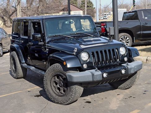 Used 2018 Jeep Wrangler Unlimited Sahara image 8