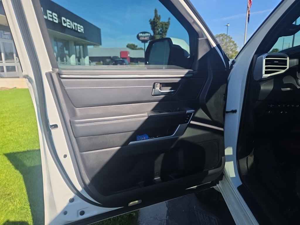 Used 2022 Toyota Tundra Platinum w/ Advanced Package AWD/4WD image 17