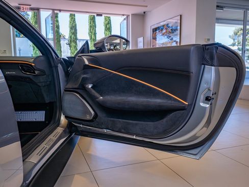 Certified 2022 Ferrari Roma image 21