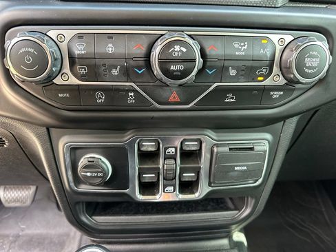 Used 2021 Jeep Wrangler Unlimited Sahara AWD/4WD image 27