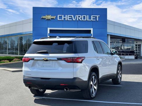 Certified 2023 Chevrolet Traverse LT w/ LT Premium Package AWD/4WD image 4