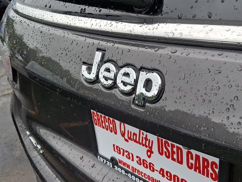 Used 2024 Jeep Compass Latitude w/ Sun and Sound Group AWD/4WD image 31
