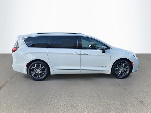 New 2026 Chrysler Pacifica Pinnacle image 3