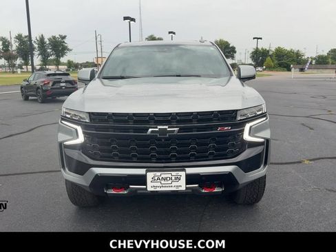 Used 2024 Chevrolet Suburban Z71 w/ Luxury Package AWD/4WD image 3
