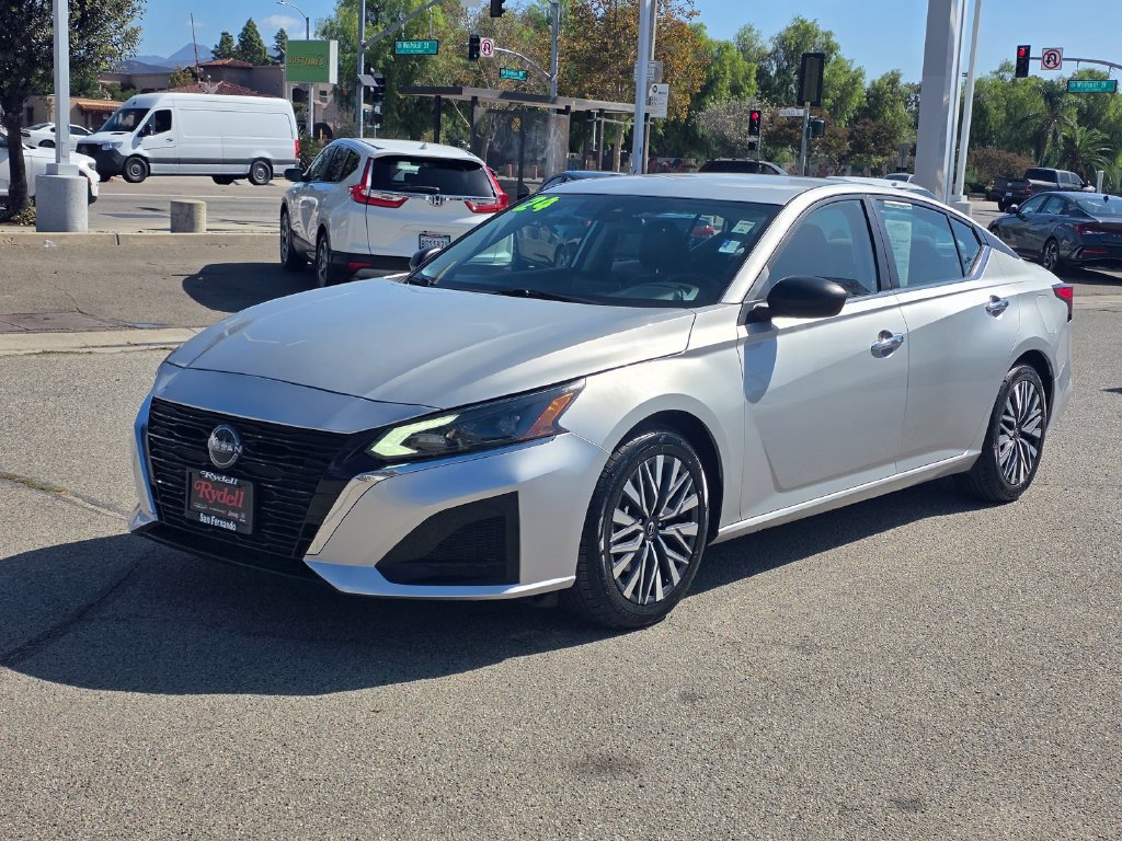 Used 2024 Nissan Altima 2.5 SV FWD image 10