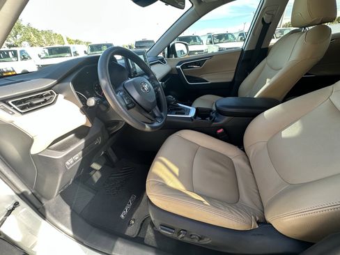 Used 2021 Toyota RAV4 XLE image 32