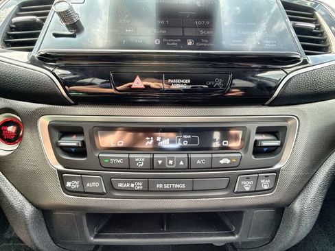 Used 2025 Honda Ridgeline Sport image 18