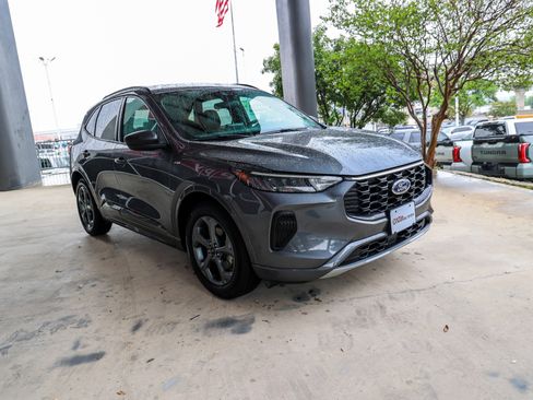 Used 2024 Ford Escape ST-Line image 5