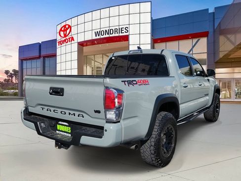 Used 2022 Toyota Tacoma TRD Off-Road w/ TRD Premium Off Road Package image 4