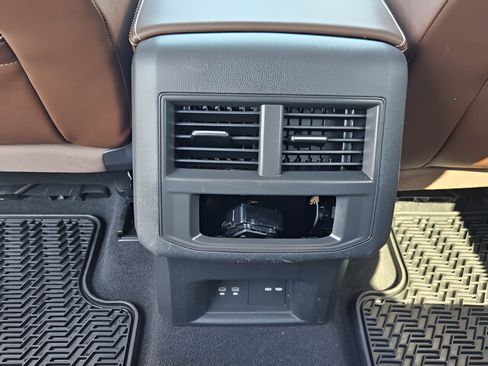 Used 2023 Volkswagen Atlas SE w/ Black Wheel Package FWD image 11