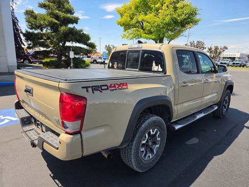 Used 2016 Toyota Tacoma TRD Off-Road AWD/4WD image 3