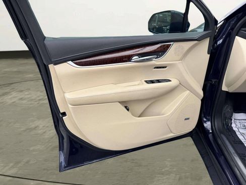 Used 2017 Cadillac XT5 Premium Luxury FWD image 14