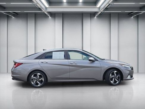 Used 2023 Hyundai Elantra Limited FWD image 3