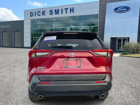 Used 2020 Toyota RAV4 XLE Premium image 5