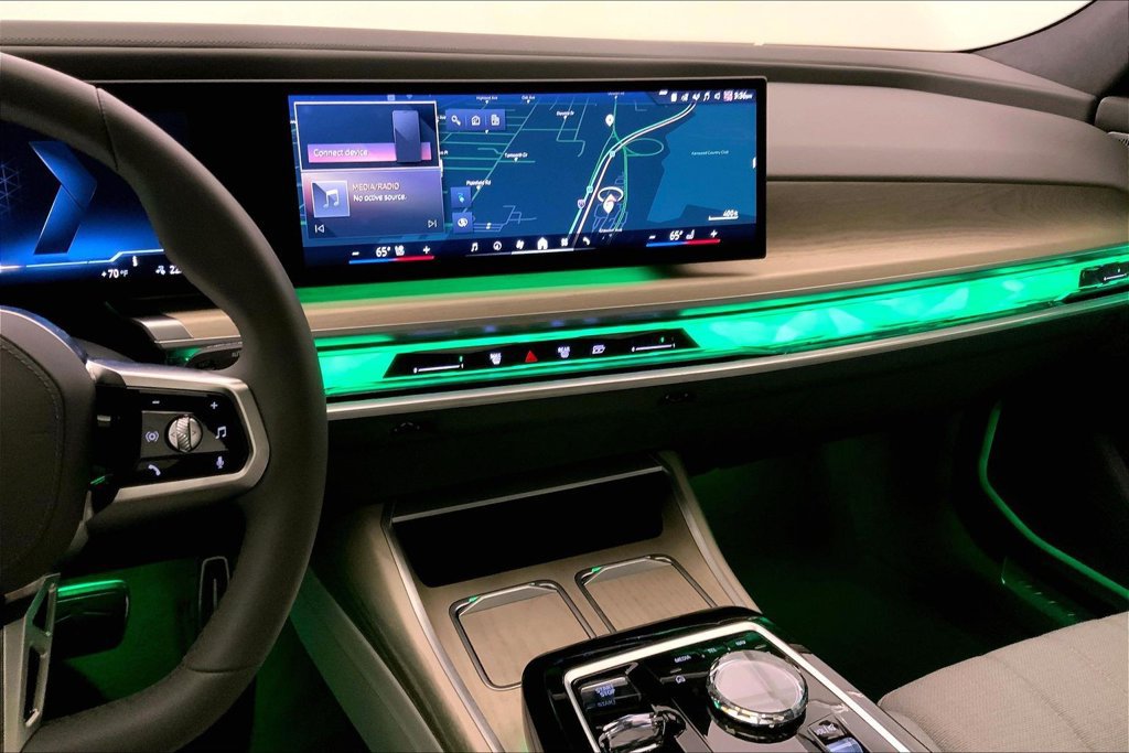 Certified 2023 BMW i7 xDrive60 AWD/4WD image 5