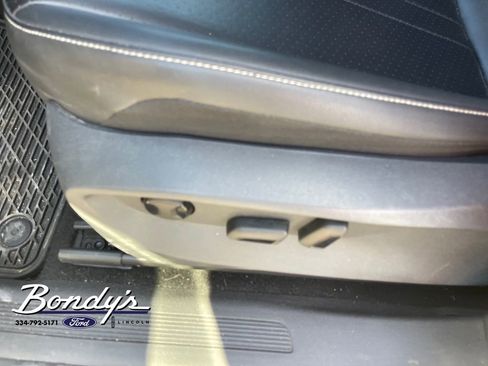 Used 2024 Volkswagen Tiguan SE image 12