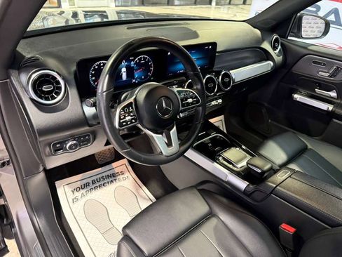 Used 2023 Mercedes-Benz GLB 250 w/ Premium Package image 27