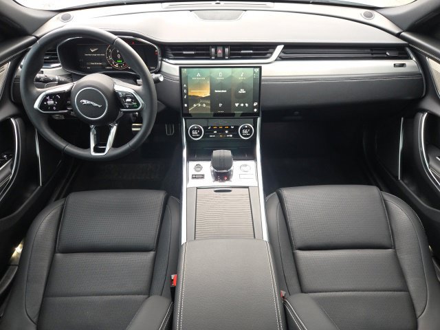 Used 2024 Jaguar XF R-Dynamic SE AWD/4WD image 11