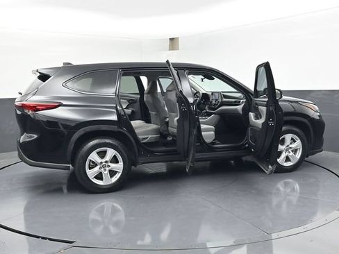 Used 2023 Toyota Highlander LE FWD image 47