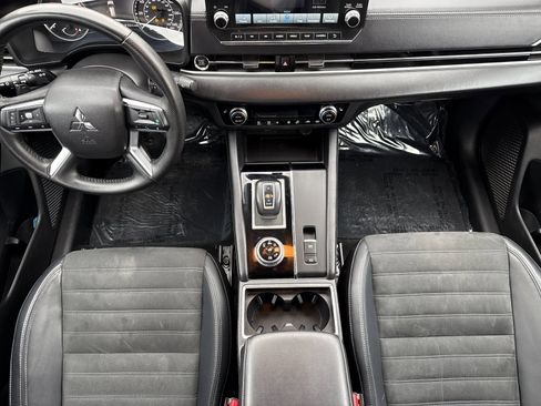 Used 2024 Mitsubishi Outlander SE Black Edition image 12
