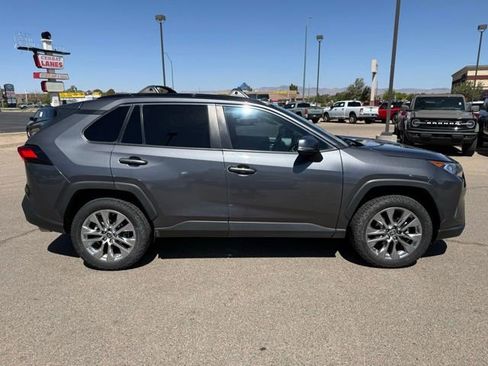 Used 2021 Toyota RAV4 XLE Premium AWD/4WD image 4