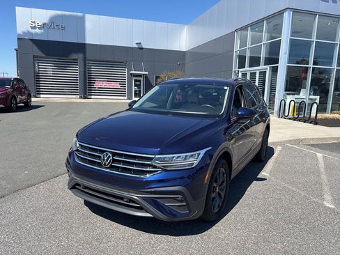 Used 2023 Volkswagen Tiguan SE FWD image 3