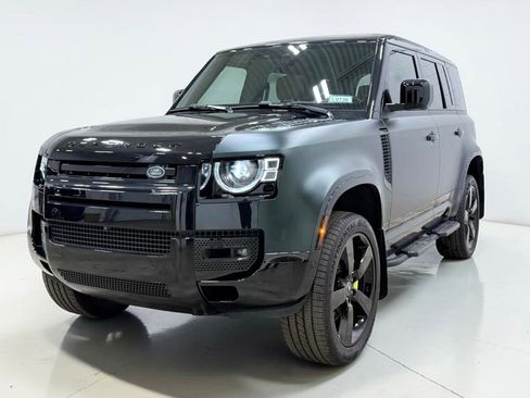Used 2025 Land Rover Defender 110 X-Dynamic SE AWD/4WD image 13