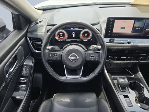 Used 2024 Nissan Rogue SL FWD image 13