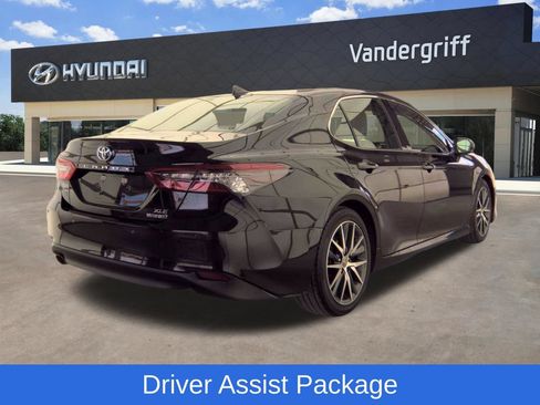 Used 2022 Toyota Camry XLE w/ Navigation Upgrade Package FWD image 2