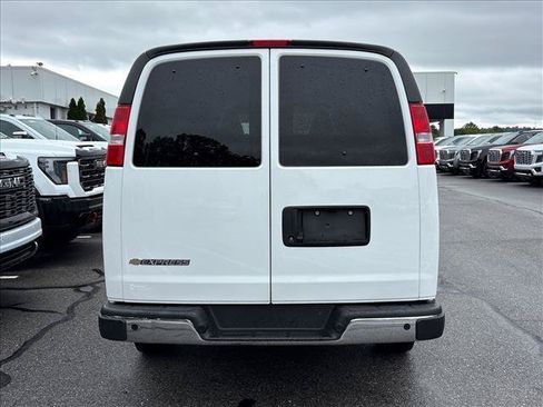 Certified 2025 Chevrolet Express 3500 LT w/ LT Preferred Equipment Group RWD image 5