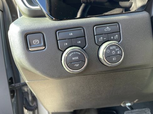 Used 2025 Chevrolet Silverado 2500 LT w/ Convenience Package image 11