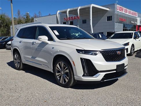 Used 2023 Cadillac XT6 Premium Luxury image 2