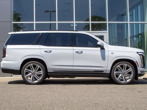 Used 2026 Cadillac Escalade Sport w/ Touring Package AWD/4WD image 4