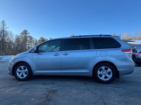Used 2012 Toyota Sienna LE w/ Towing Pkg image 9