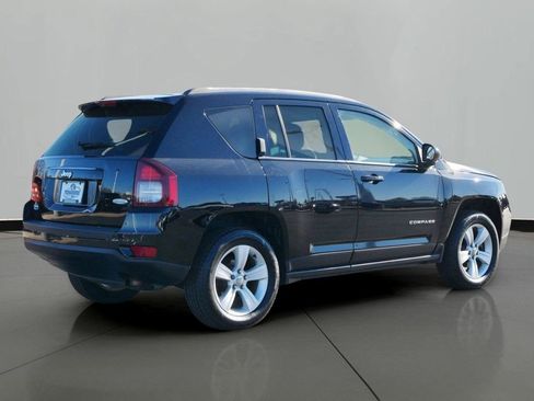 Used 2015 Jeep Compass Latitude image 3