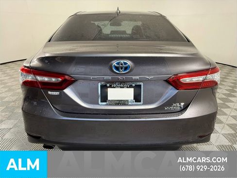 Used 2019 Toyota Camry XLE image 8
