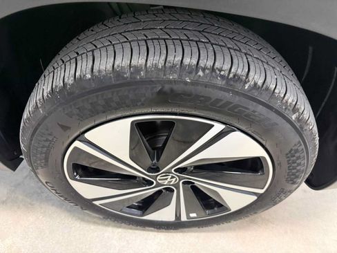 Certified 2026 Volkswagen Taos SE AWD/4WD image 12