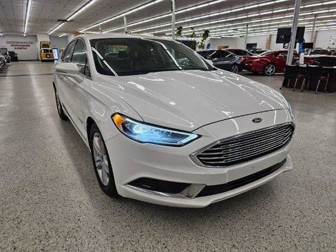 Used 2019 Ford Fusion SE FWD image 3